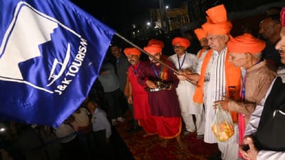 Amarnath Yatra 2023: First batch of Amarnath Yatris leaves from Jammu amidst tight security