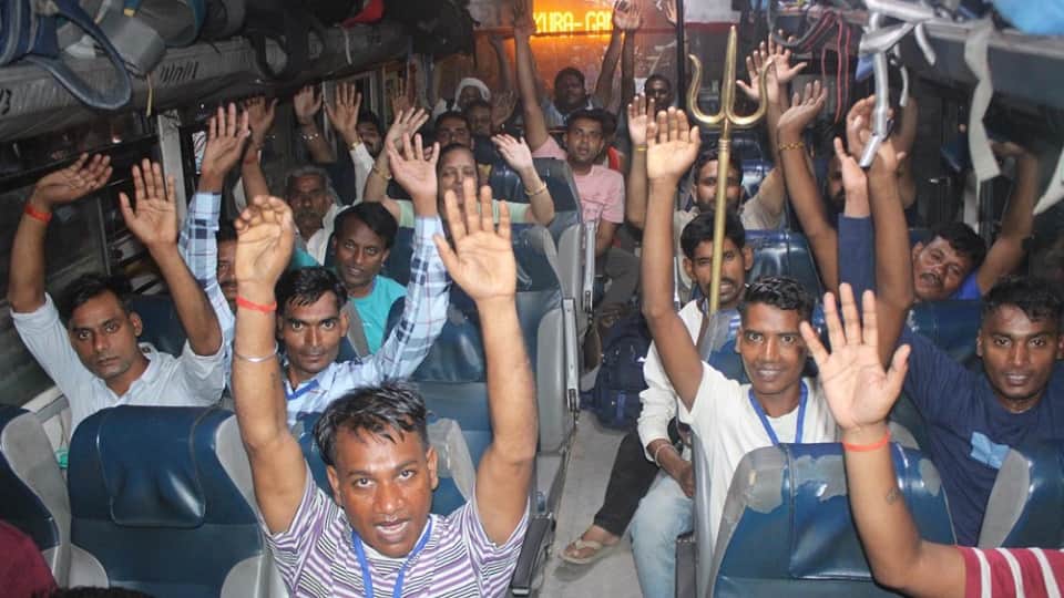 Amarnath Yatra 2023: Devotees of Baba Barfani leave holy cave Damru and Trishul