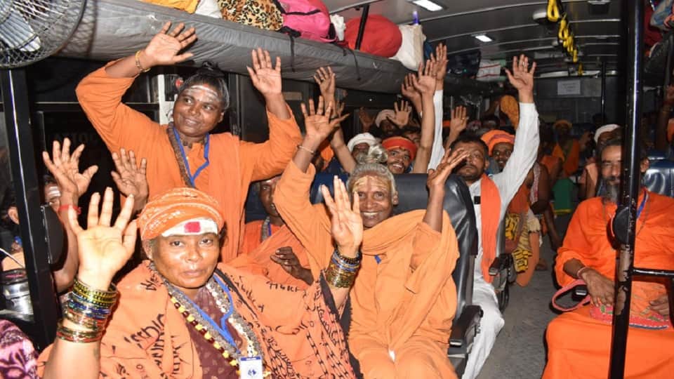 Amarnath Yatra 2023: Devotees of Baba Barfani leave holy cave Damru and Trishul