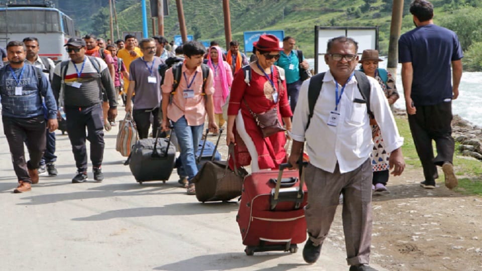 Jammu Kashmir markets buzzing with devotees of Amarnath Yatra, thousands of devotees arriving daily