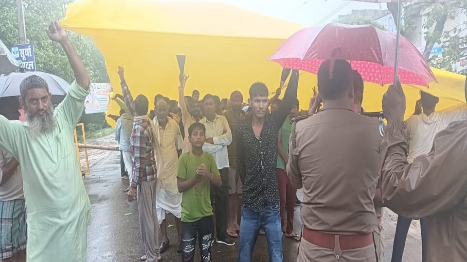 Pradhan killed due to election enmity in Santakbir Nagar