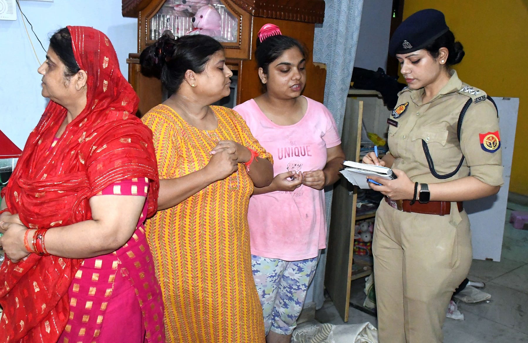 Robbery by taking businessman's family hostage in Kannauj, miscreants captured in CCTV