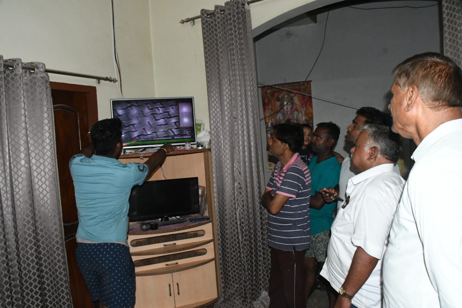 Robbery by taking businessman's family hostage in Kannauj, miscreants captured in CCTV