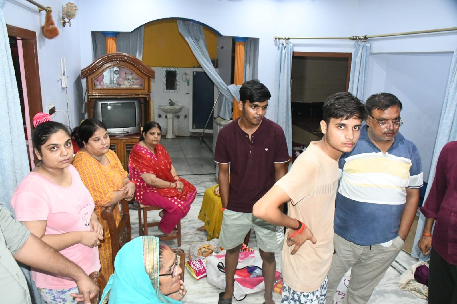 Robbery by taking businessman's family hostage in Kannauj, miscreants captured in CCTV