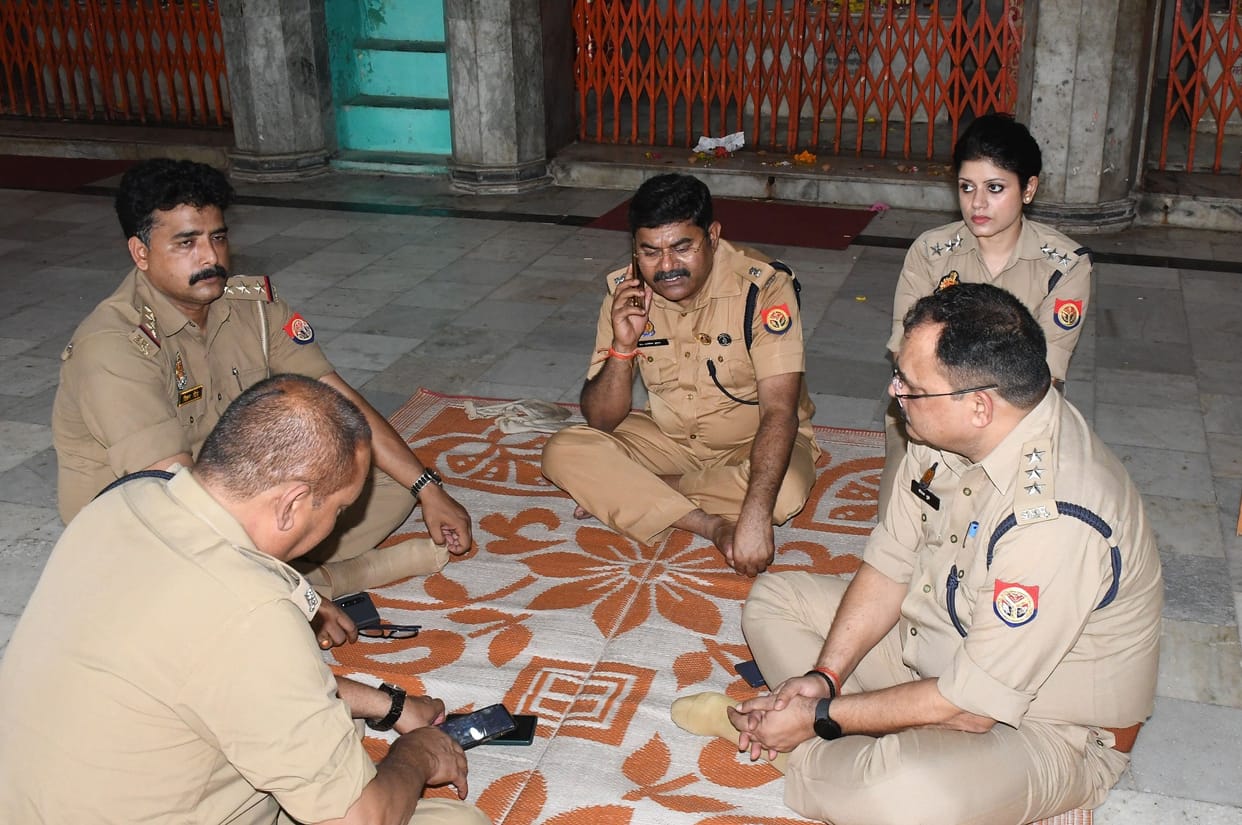 Khaki in the shelter of God, Troubled by murder and robbery, churning happened in Bhadra Kali temple