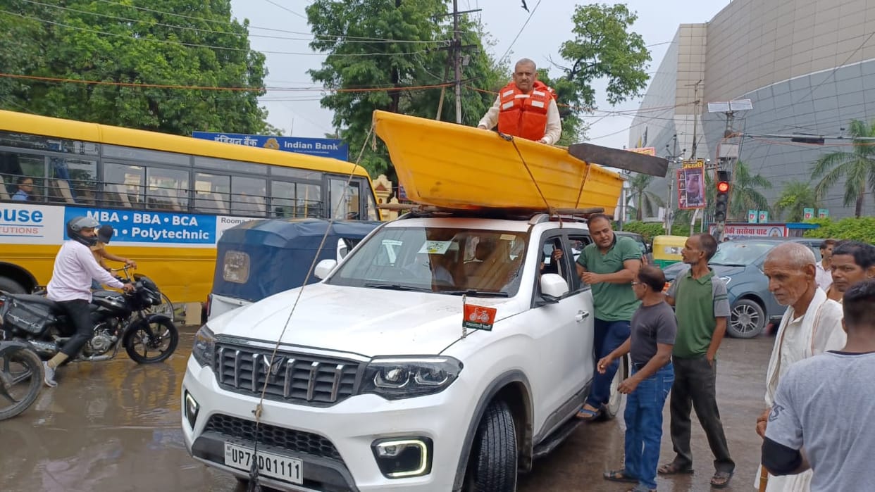 MLA Amitabh Bajpai came out by tying a boat on top of the car, police cut a challan of two thousand