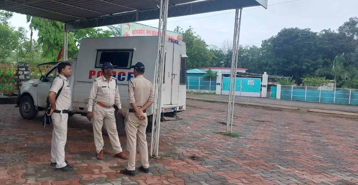 MP News: Police deployed outside Prahlad Patel's bungalow