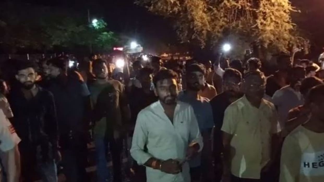 Khandwa Fight on suspicion of carrying beef AIMIM tweeted allegations of mob lynching to Home Minister