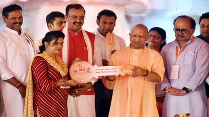UP: Political mercury also rose along with injury to the mafia system, the Chief Minister also gave an edge to