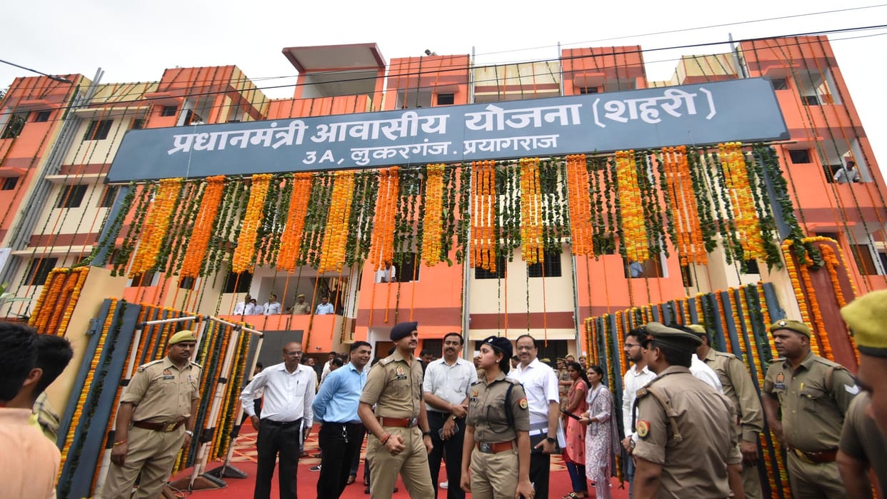 Flat not received, security money, people wandering, 6071 applied for 76 flats