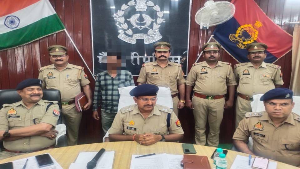 police arrested an artisan making illegal weapons in a maize field In Mainpuri
