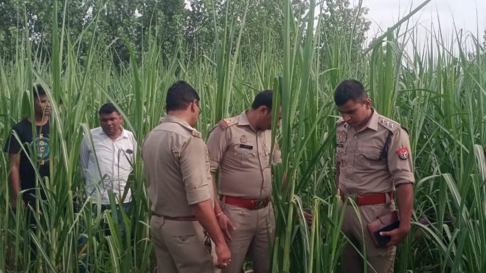 Dead body of widow woman found in field in Shahi Bareilly police started investigation