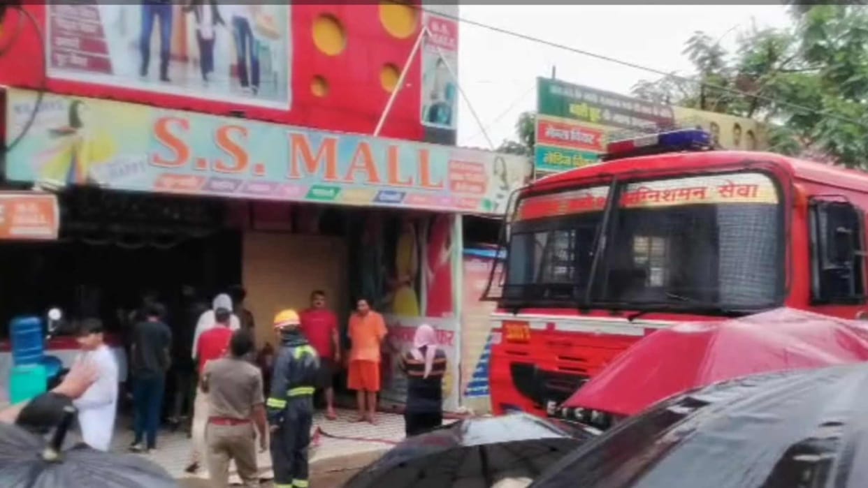 Fire broke out in a warehouse in Deoria city