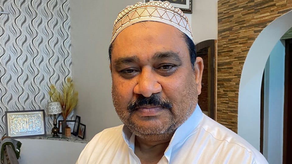 Former MLA Zameer ullah Khan taunted for not offering Namaz on the road