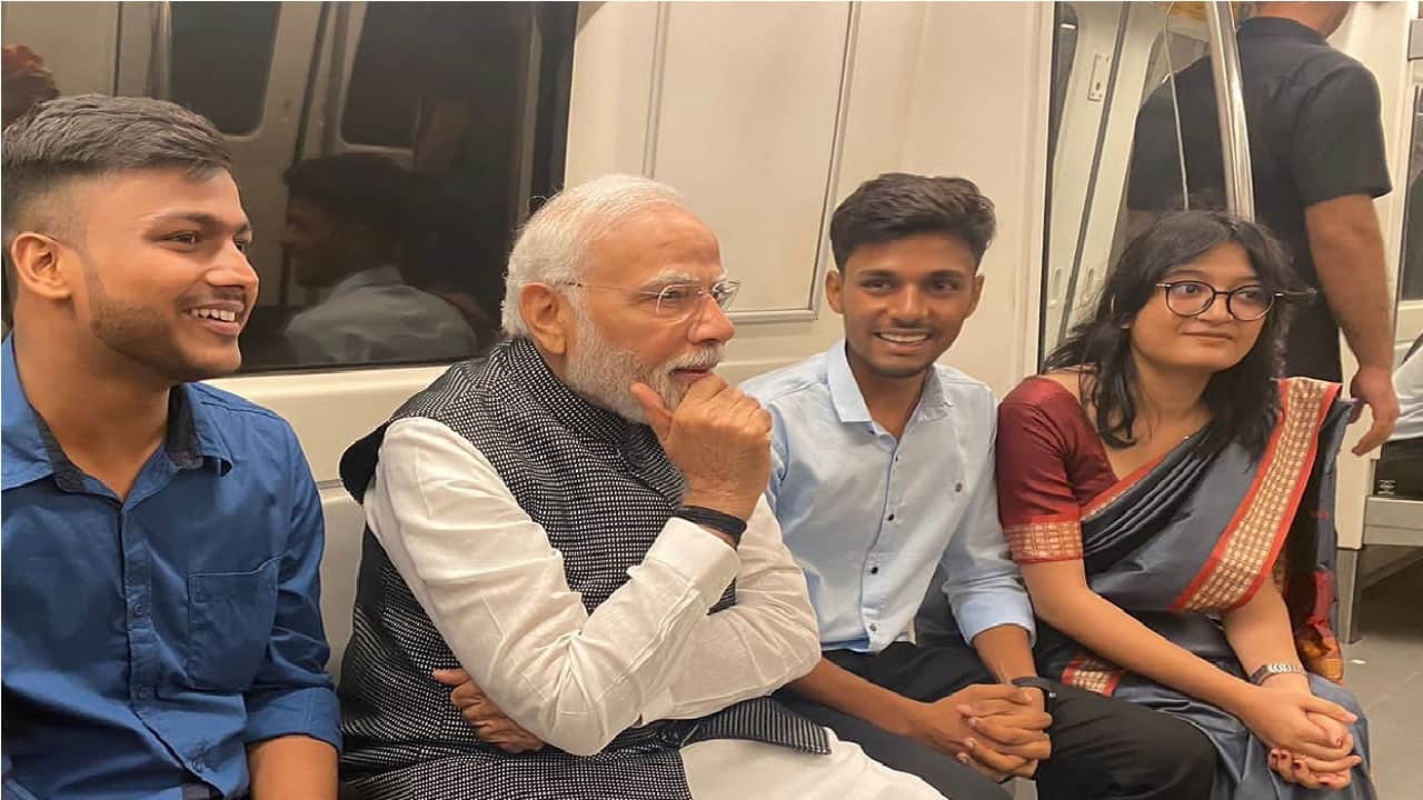 PM Narendra Modi reached Delhi University by metro interacted with passengers inside metro