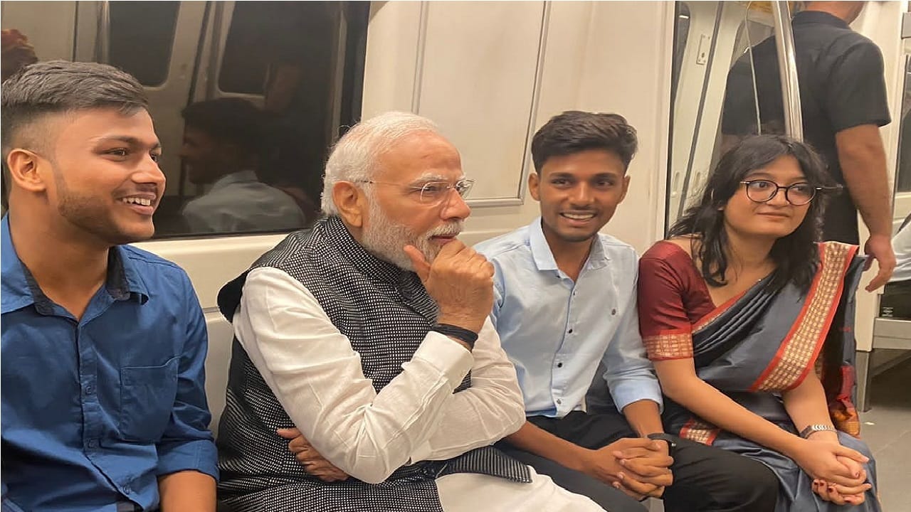 PM Narendra Modi reached Delhi University by metro interacted with passengers inside metro