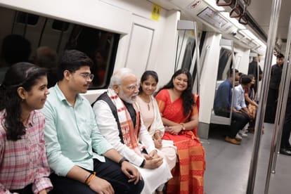 Politics: Rahul gandhi mechanic visit and PM Modi metro journey has political significance