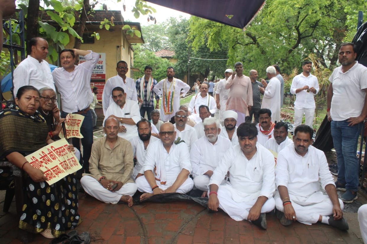 Bulldozer will run on Sarv Seva Sangh Bhawan today Protest starts at the gate, Medha Patkar can reach