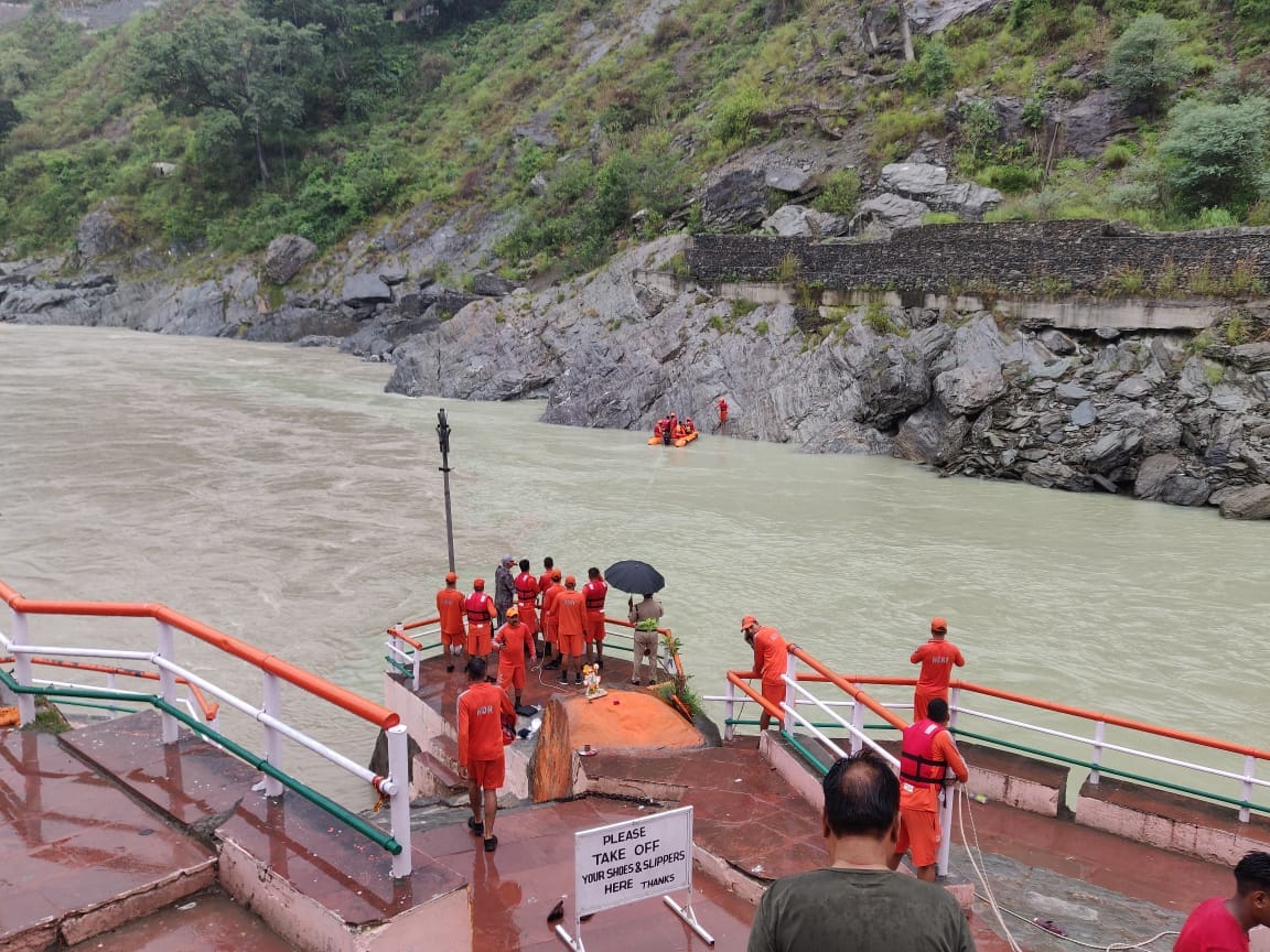 Uttarakhand NDRF team search Drowned Joint Director of Agriculture Department of Haryana at Devprayag Sangam