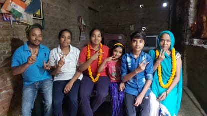 UP BEd Result 2023 Mistry daughter Shalini Patel of varanasi became topper of BEd entrance exam