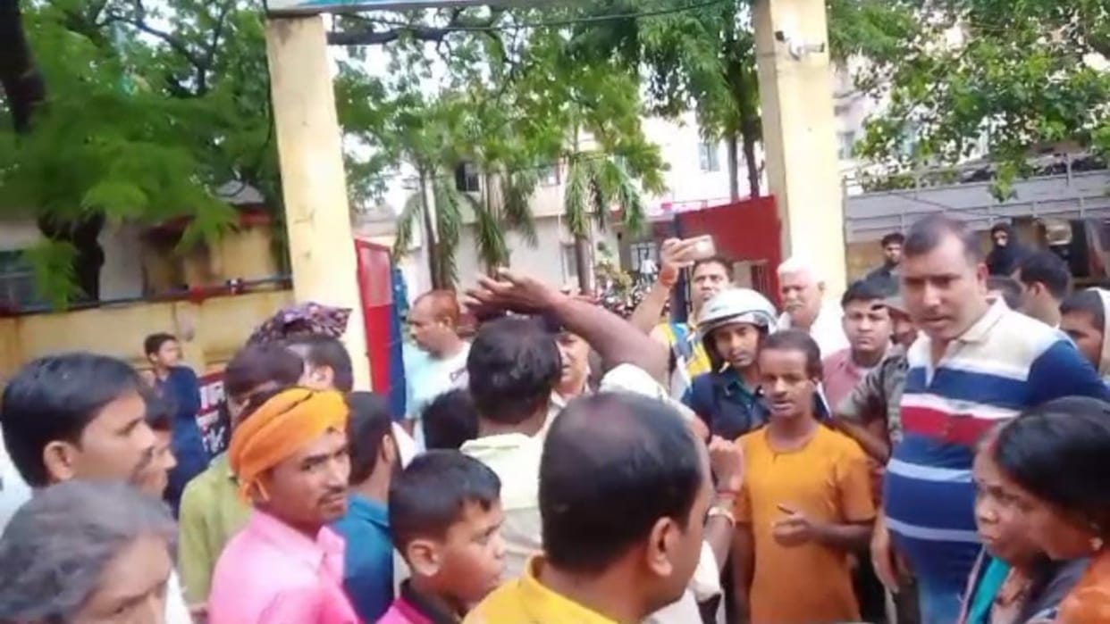 Youth died after touching electric pole to avoid water logging in Begusarai