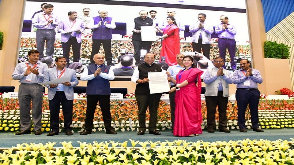 Delhi: LG handed over appointment letters to 849 employees