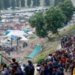 अमरनाथ यात्री बालटाल आधार शिविर से गुफा की तरफ जाते हुए