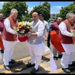 रक्षामंत्री राजनाथ सिंह का माना एयरपोर्ट पर पूर्व सीएम रमन सिंह ने की अगवानी