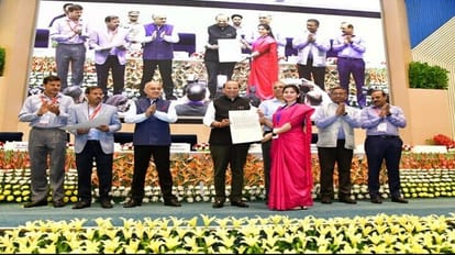 Delhi: LG handed over appointment letters to 849 employees