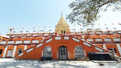 जम्मू-कश्मीर: रणवीरेश्वर मंदिर तक नहीं पहुंच पा रहे अमरनाथ यात्री, सूचना पट नहीं होने से आस्था का द्वार बंद Jammu Kashmir: Amarnath pilgrims unable to reach Ranvireshwar temple, trouble due lack information board