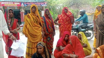 Fight in land dispute in varanasi child dies in pregnant woman stomach,