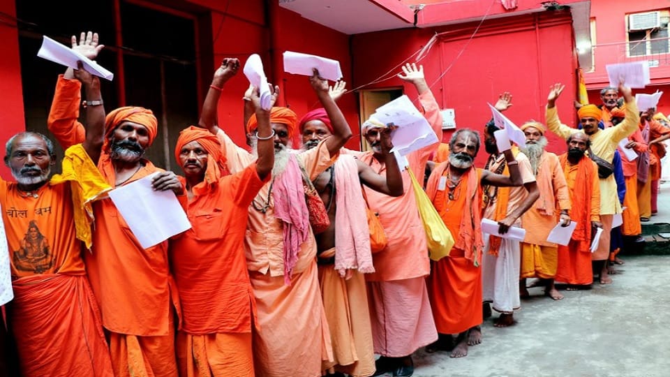 Amarnath Yatra: Second batch of over 4,400 pilgrims leaves Jammu camp for Kashmir