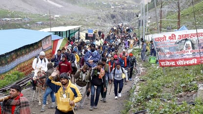 Amarnath Yatra 2023: first batch offered prayers after reaching Amarnath cave