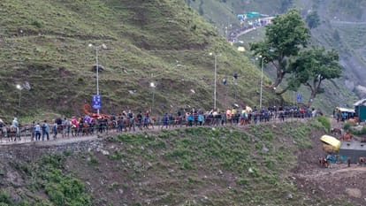 Amarnath Yatra 2023: first batch offered prayers after reaching Amarnath cave