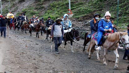 Amarnath Yatra 2023: first batch offered prayers after reaching Amarnath cave