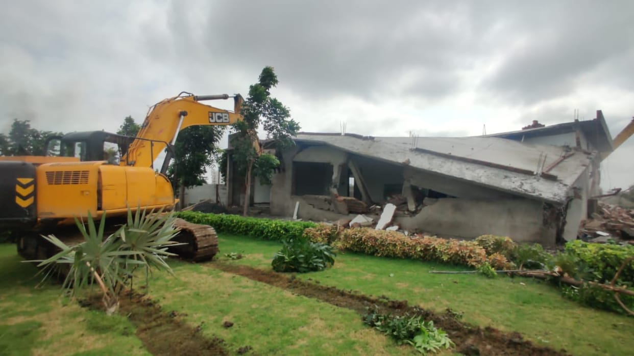 Land mafia's luxurious farm house built on government land turned into rubble