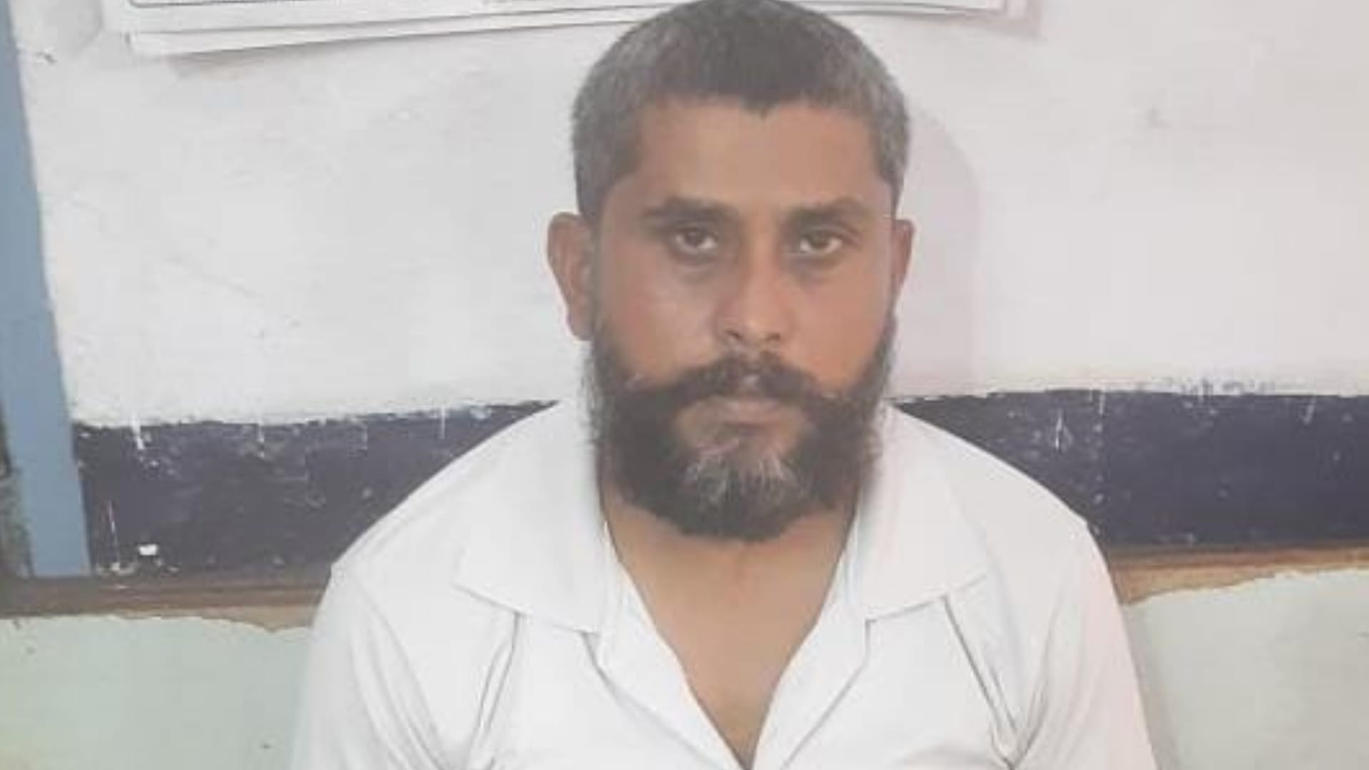 पुलिस गिरफ्त में आरोपी एक्स आर्मी मैन।