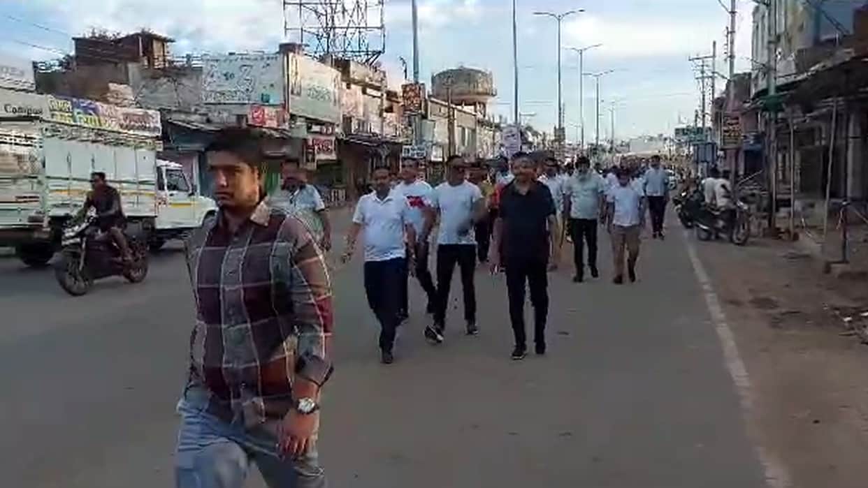 Walk For Health: People did 5 km foot march on Doctor's Day in Mahasamund
