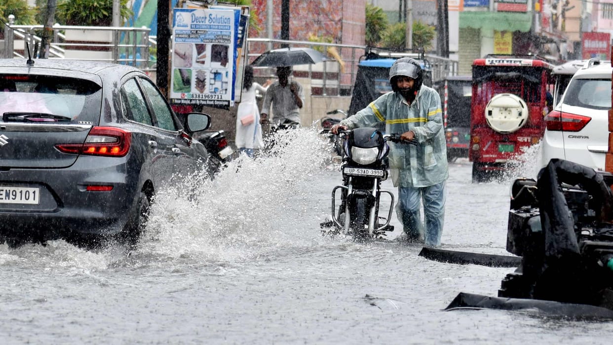 first rain in Gorakhpur all areas got waterlogged
