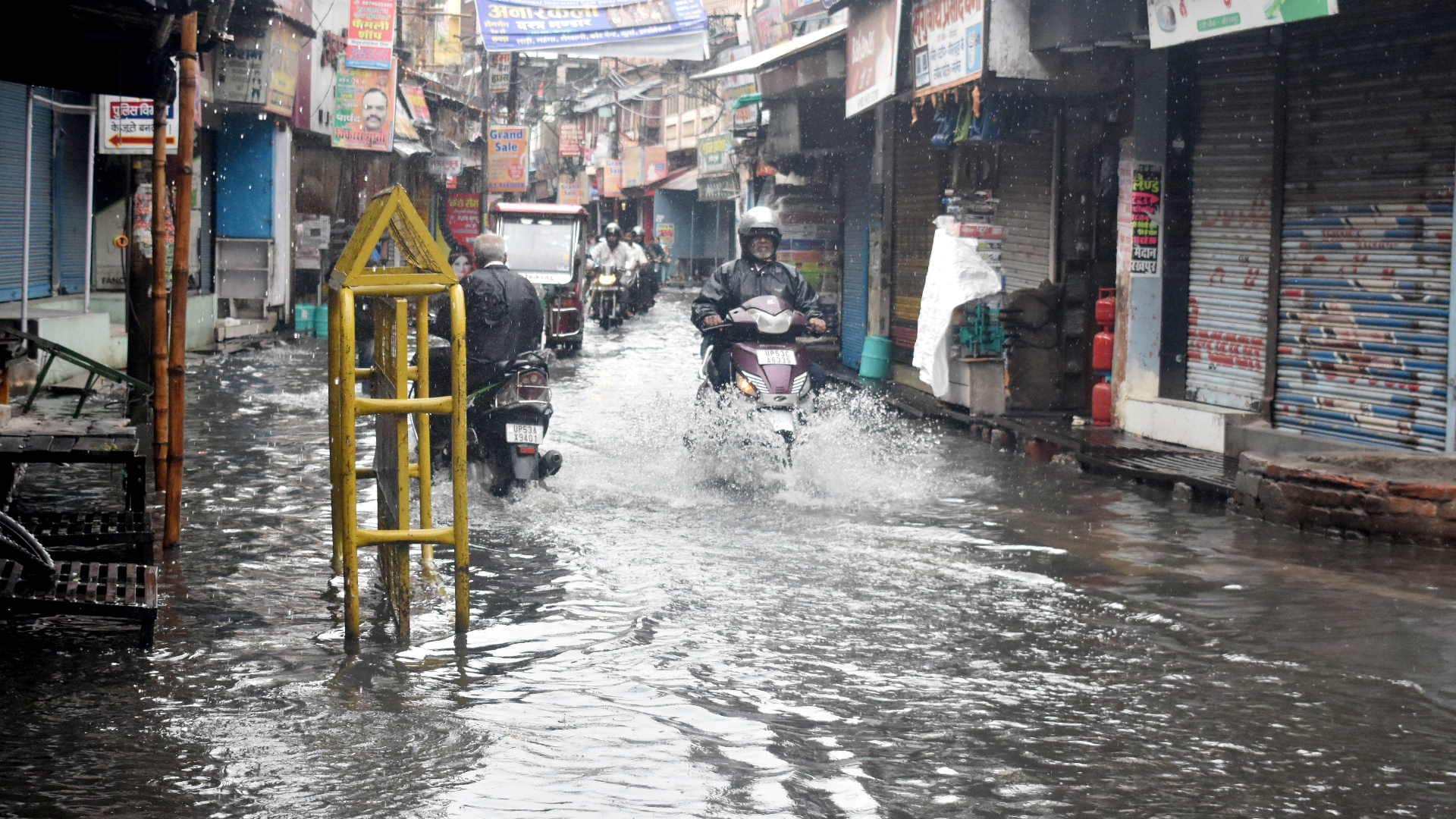 first rain in Gorakhpur all areas got waterlogged