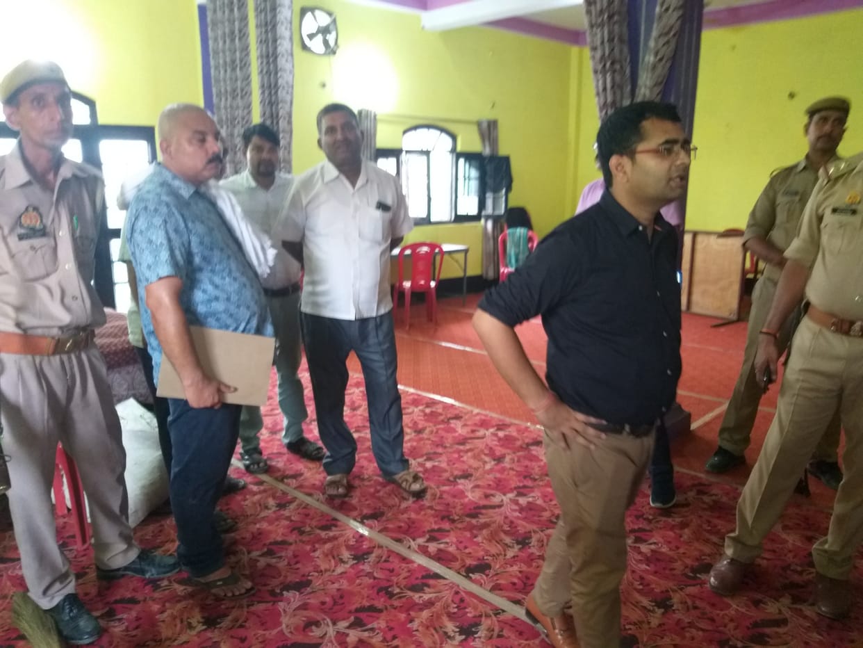 Hotel Mid Town of Mukhtar Ansari family raided in ghazipur