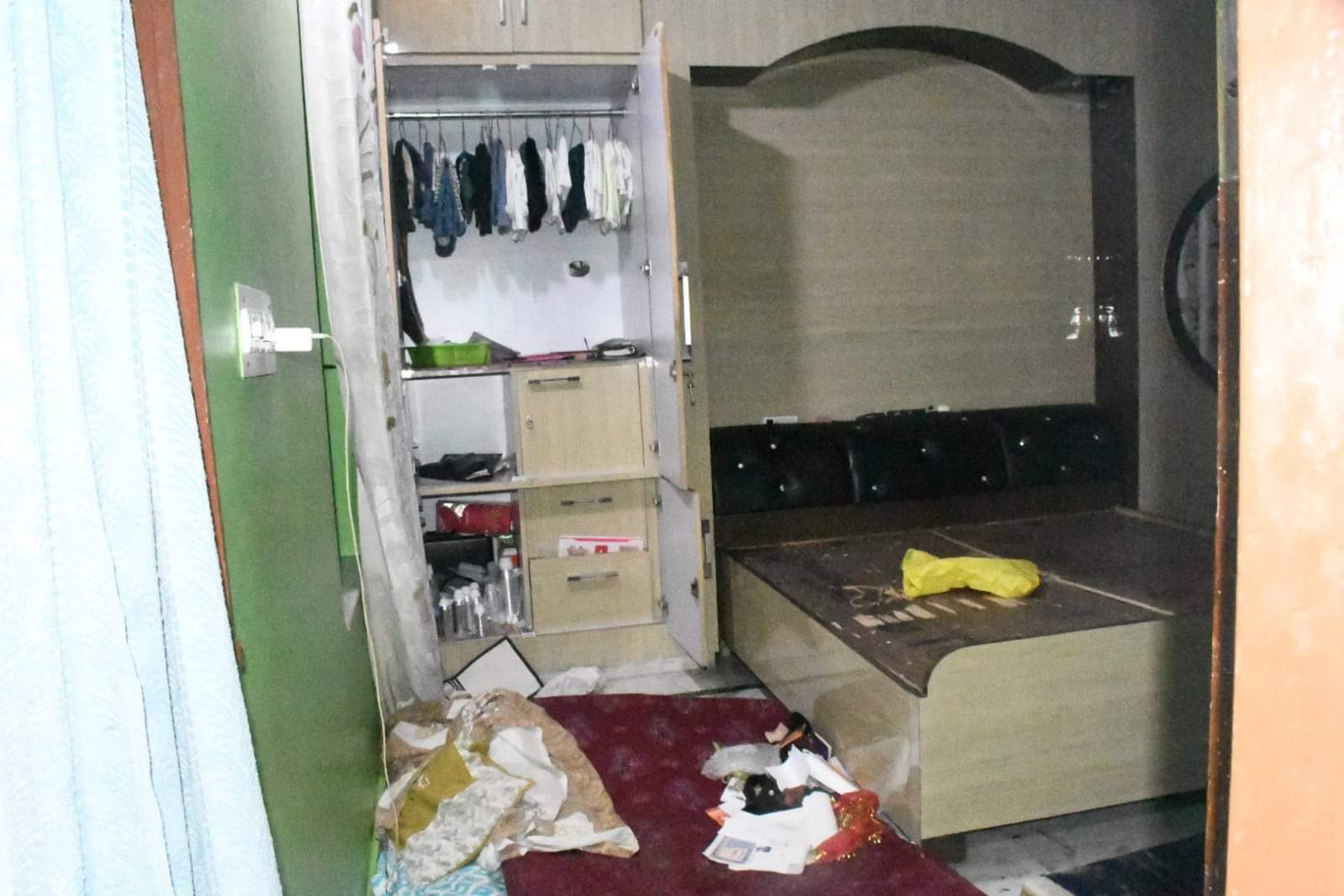 Robbery by taking Kannauj perfume traders family hostage, police suspect involvement of an acquaintance