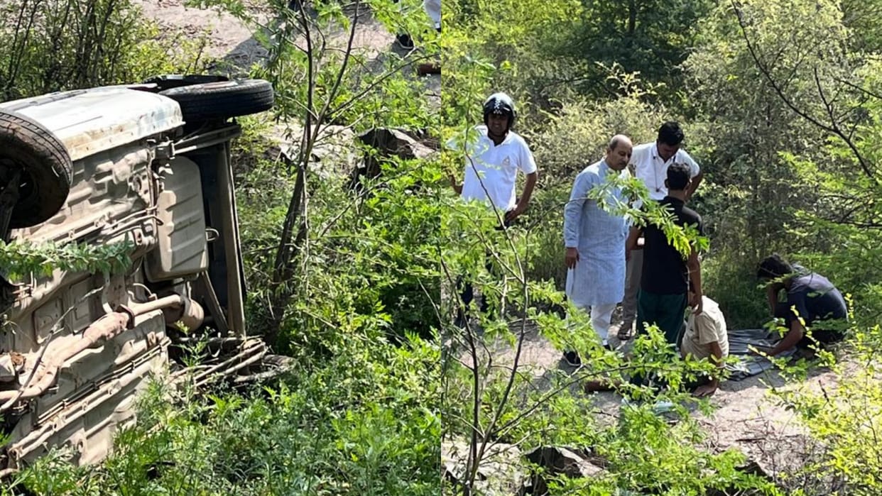 The car of devotees returning from Sikar Balasore fell into the ditch