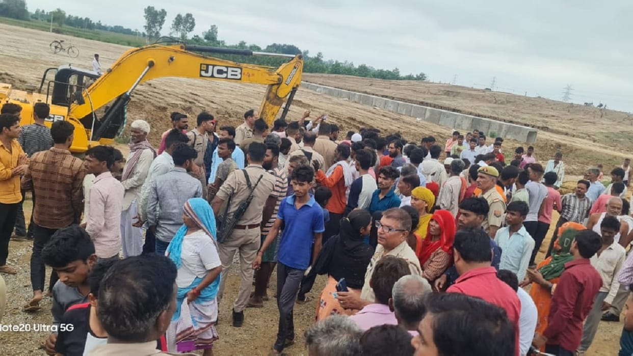 Two children died due to drowning in pit of Ganga Expressway in Bisauli of Badaun