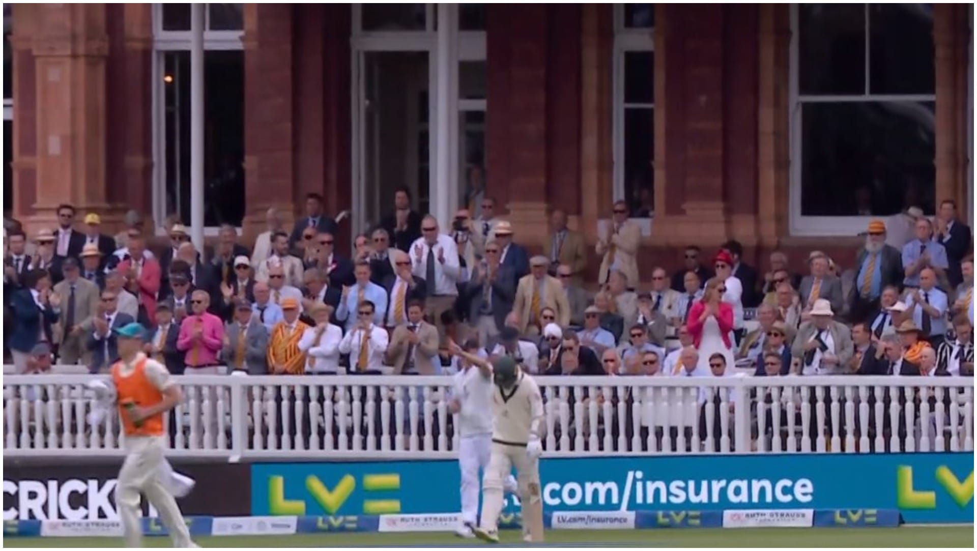 Ashes Injured Nathan Lyon wins hearts Batted with a limp the audience at Lords stood up applauded video watch