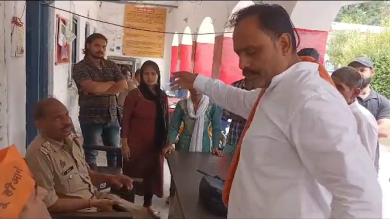 Meerut: Bajrang Dal workers attack Suhail Tehseen for beef in Daurala, police register case against 7 accused
