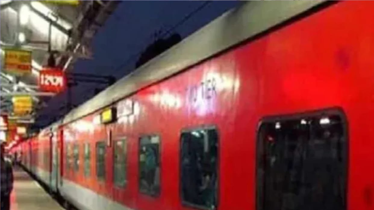 Fight in AC bogie of Udhampur-Durg train, GRP arrested man and woman in Raipur