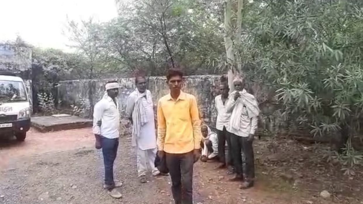 Student dies due to electrocution while charging mobile in Damoh