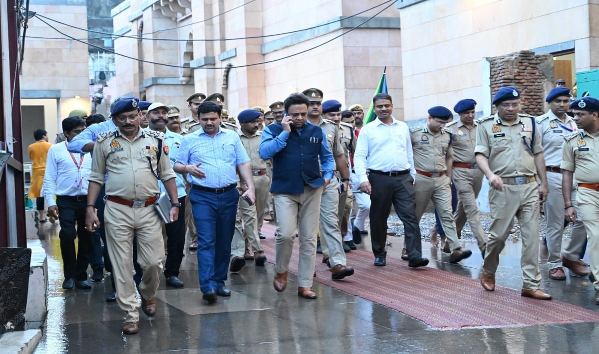 Sawan 2023 Principal Secretary Home and DGP reviewed preparations in varanasi