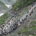 बालटाल मार्ग से बाबा बर्फानी के दर्शनों को जाता दल
